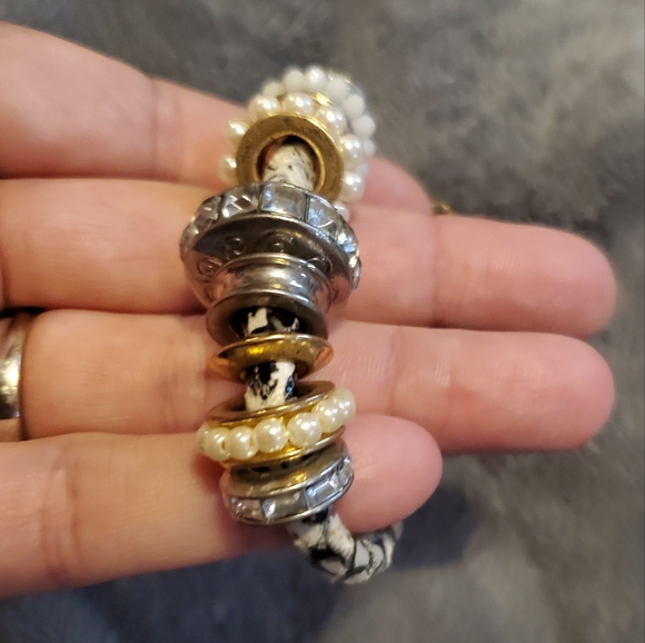 Designer Snakeskin crystal and pearl beaded bracelet - Picture 4 of 6